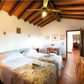 A selection of 2-3 bedroom apartments with shared pool near Florence, Sleeps 4-6